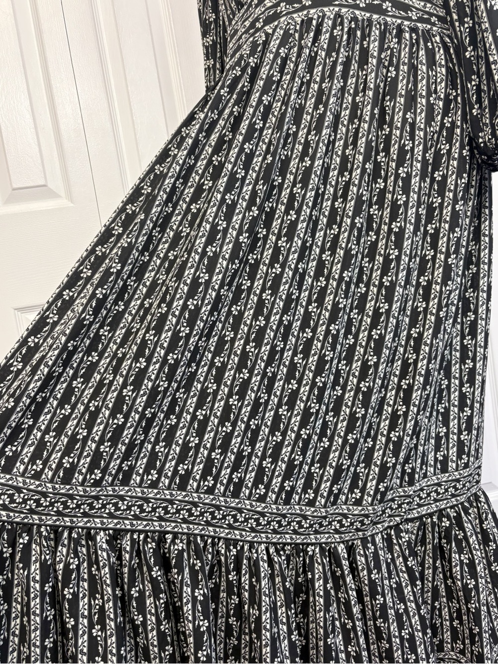 Max Studio London Black & White Print Sheer V-Neck Puff Sleeve Maxi Dress - Picture 10 of 16